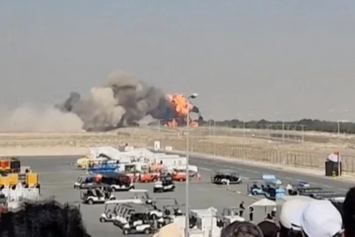 На авіашоу в Дубаї розбився індійський винищувач: пілот загинув