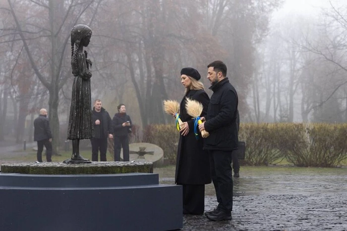 Пам'ять жертв Голодоморів. Зеленський закликав українців запалити свічки о 16:00