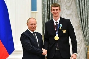 Через свою підтримку війни проти України Ларін був відсторонений від Олімпіади-2024