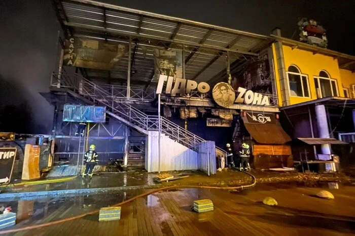 У Дніпровському районі згоріла колишня зона розваг (фото)