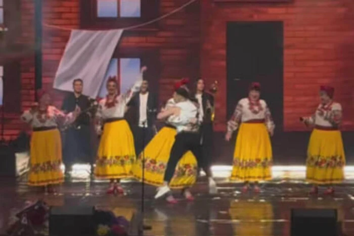 Лідерка «Лісапетного батальйону» підняла на руки відомого молодого артиста (відео)