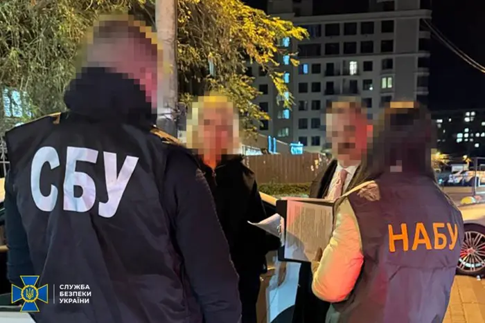 За хабарі ухвалювали «потрібні» рішення в судах. В Одесі викрито суддю та адвокатку