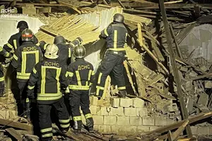 Триває розбір конструкцій поруч розташованих  житлових будинків