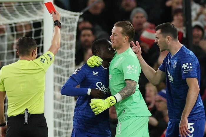 Все завершилося вилученням. Одноклубники Миколенка побилися між собою прямо на полі