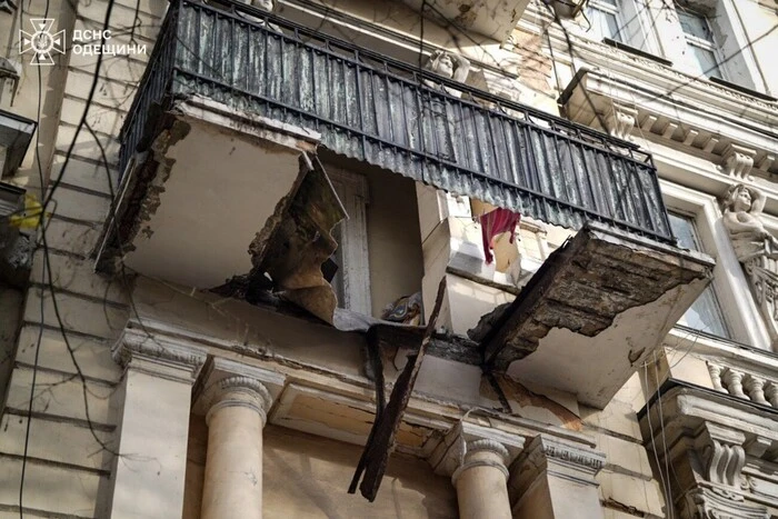 У центрі Одеси обвалився балкон із людьми