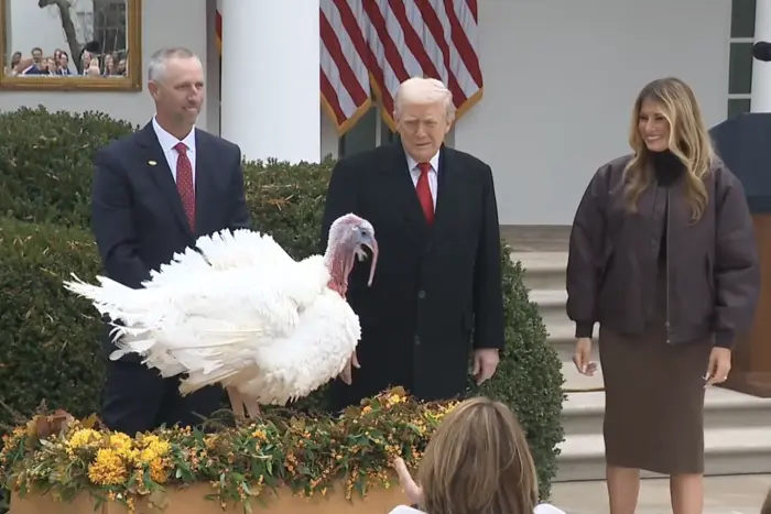 Трамп урочисто помилував індиків напередодні Дня подяки (відео)
