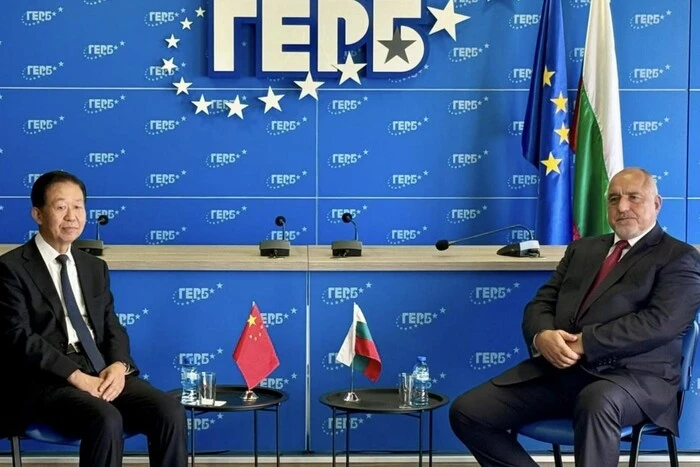 У Болгарії владна партія прибрала прапор України під час зустрічі з Китаєм (фото)