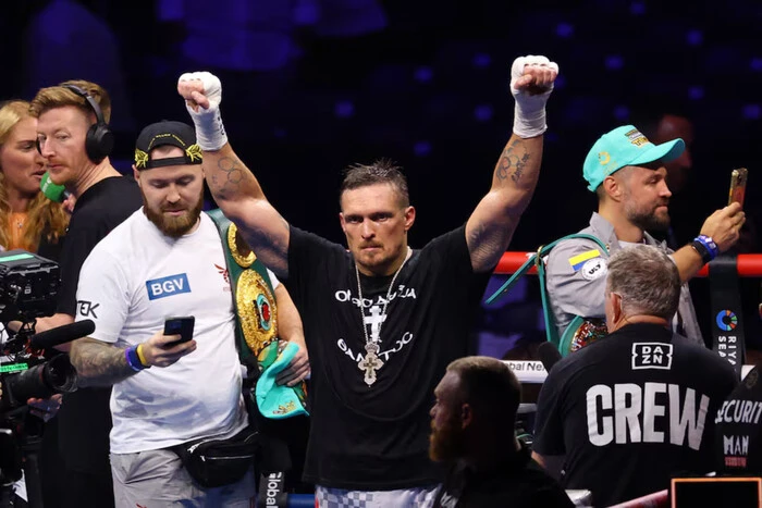 Визначилися потенційні суперники Олександра Усика в поєдинку за пояс IBF