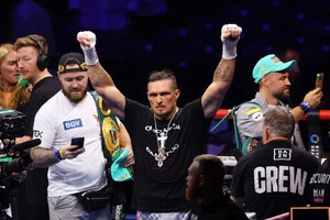 Визначилися потенційні суперники Олександра Усика в поєдинку за пояс IBF