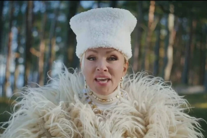 АТБ потрапило у скандал через рекламу з Лаймою Вайкуле, яка заспівала «Щедрик»