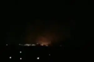 Очевидці повідомляють про яскраві спалахи в небі