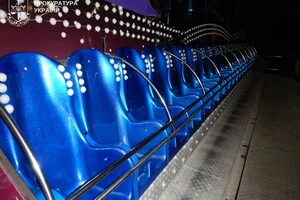 У Кременчуці з атракціону під час руху випали двоє підлітків