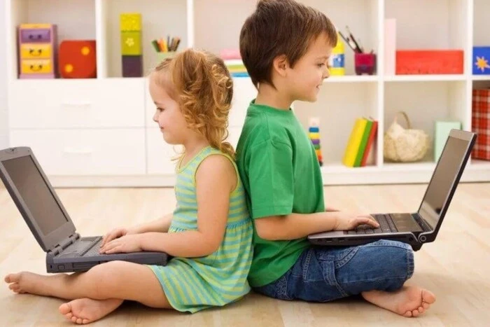 Європейський парламент ухвалив резолюцію, яка забороняє соцмережі дітям молодше 16 років