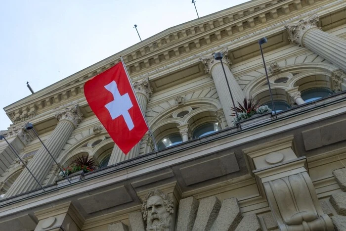Швейцарія голосуватиме за рівну службу для всіх громадян