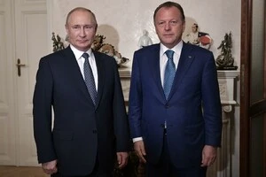 IJF на чолі з Візером (праворуч) вже кілька років допускає до змагань прихильників війни з Росії