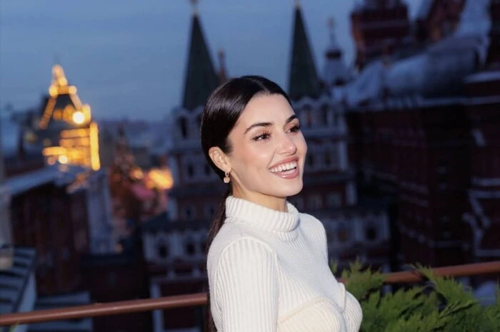 Турецька акторка відсвяткувала день народження у Москві та обурила українців (фото)