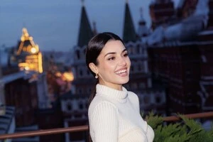 Турецька акторка відсвяткувала день народження у Москві та обурила українців (фото)