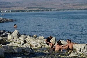 Опріснена вода надходить у Кінерет через сезонний струмок Цальмон