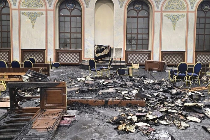 У Чернівцях чоловік підпалив одну з найважливіших синагог у світі (фото)