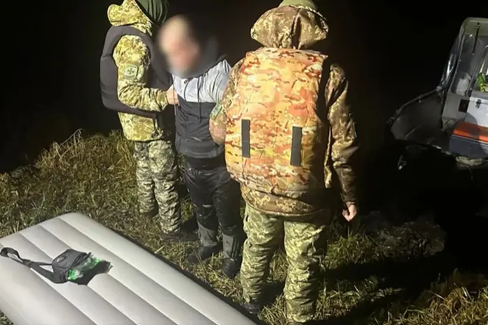 На Вінниччині чоловік намагався переплисти до Молдови на надувному матраці