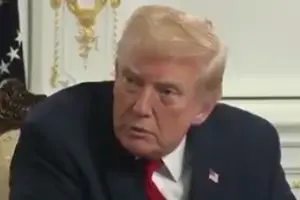 Трамп розлютився і неодноразово запитував журналістку, чи вона тупа