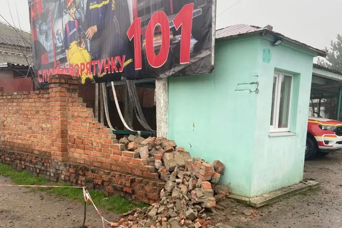 Запоріжжя: окупанти атакували пожежно-рятувальний підрозділ (фото)