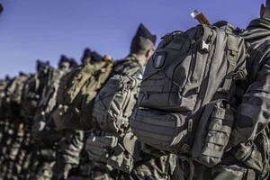 Франція відновлює добровільний призов до армії через загрозу Росії