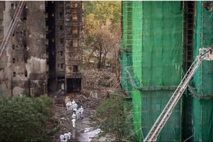 Смертельна пожежа в Гонконзі: кількість жертв зростає, нові подробиці 