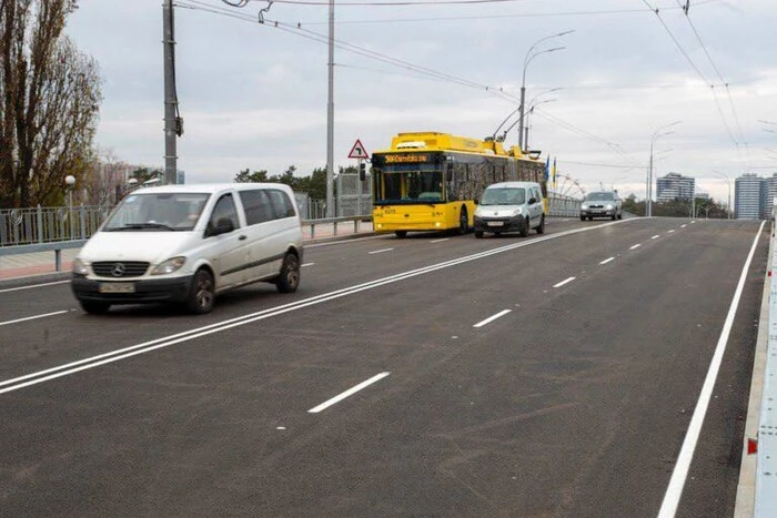 Відкриття шляхопроводу біля метро «Дарниця»: рух тролейбусів та автобусів відновлено