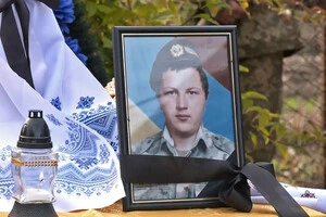 Мати 11 років шукала сина, і знайшла його в могилі невідомого солдата