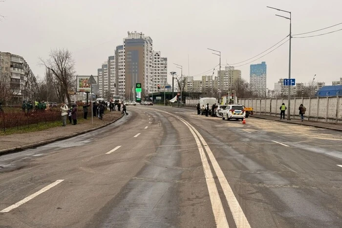 У Києві відновлено рух на Харківському шосе після нічної атаки