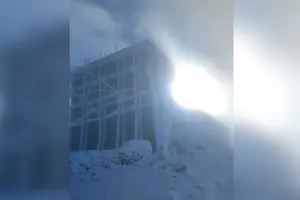 На Львівщині випав сніг, а в Карпатах вирує снігова буря (відео)