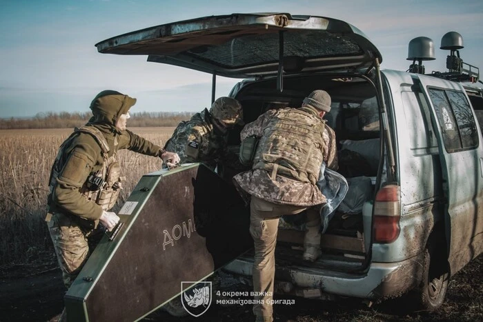 Українські військові розповіли, чи відійдуть з Донбасу, якщо буде такий наказ 