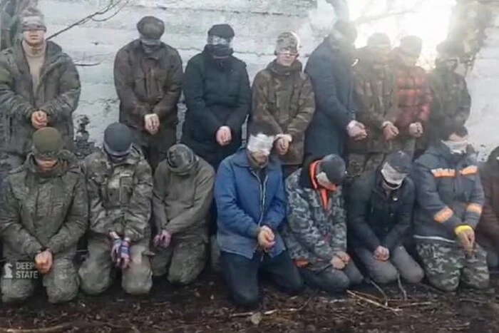 Морпіхи під час зачистки села захопили 19 окупантів. Один із полонених продекламував «Заповіт» 