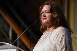 Найбагатша особа Австралії нарощує долю в єдиній активній копальні рідкісноземельних металів США