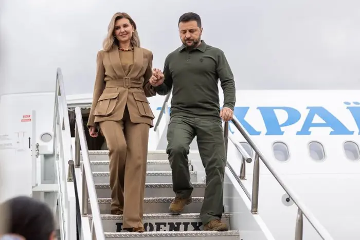 Зеленський із першою леді прибув до Франції