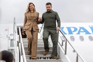 Зеленський із першою леді прибув до Франції