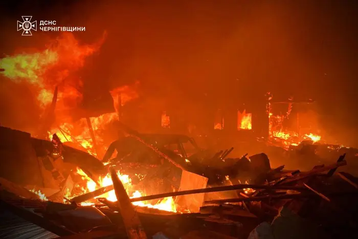 Окупанти вдарили по Чернігівщині: постраждали люди (фото)