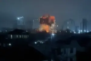 Момент влучання по військовому об’єкту