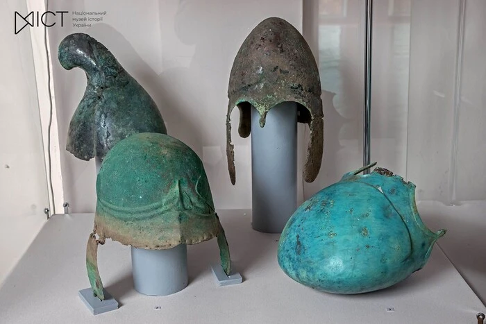 Монети, зброя та антикваріат. Нацмузей історії України отримав найбільший дар за 30 років (фото)