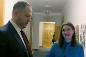 Мендель стверджує, що усі рішення президента нібито виконувалися тільки через Єрмака