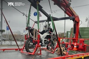 У Департаменті наголошують, що норма стосується всіх видів механічних транспортних засобів без винятку, включно з мотоциклами, мопедами тощо