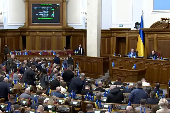 Уряд виключив російську мову з переліку захищених в Україні