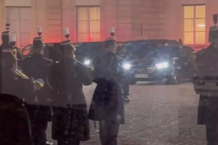 «Ні, це не дощ»: українська телеведуча знайшла, чим дорікнути першій леді Франції