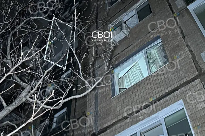 РФ вдарила «Іскандером» в адмінбудівлю в Кривому Розі: постраждала жінка