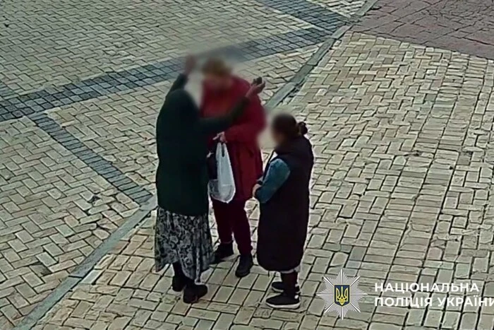 Затримано «цілительку», яка грабувала перехожих у центрі столиці (фото)
