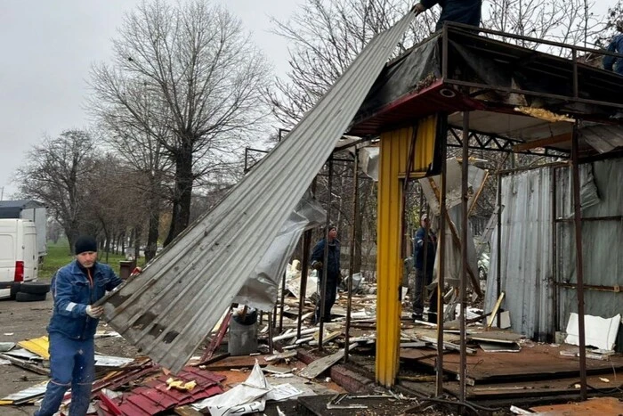 На Борщагівці група людей перешкоджала зносити МАФи. Влада звернулася до киян