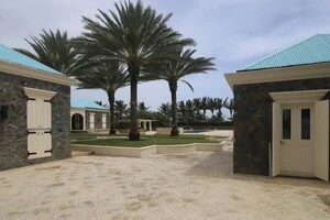 На фото видно будинки на острові Літтл-Сент-Джеймс, що належав Джеффрі Епштейну