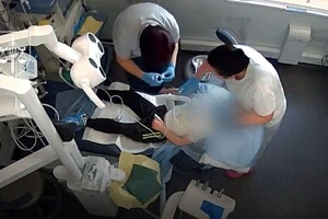 У березні 2025 року в приватній стоматології семирічному хлопчику проводили лікування під загальною анестезією, під час введення препарату у дитини зупинилося серце