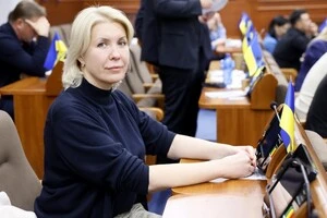 Мирослава Смірнова є головою Департаменту суспільних комунікацій КМДА та членом бюджетної комісії Київради